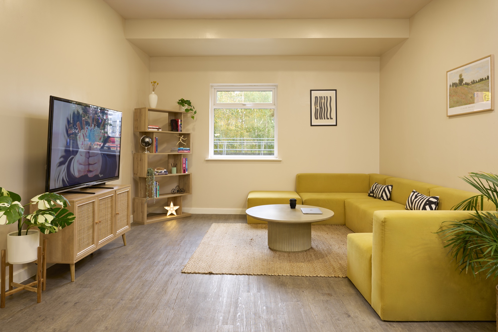 Calcott Ten Tvroom