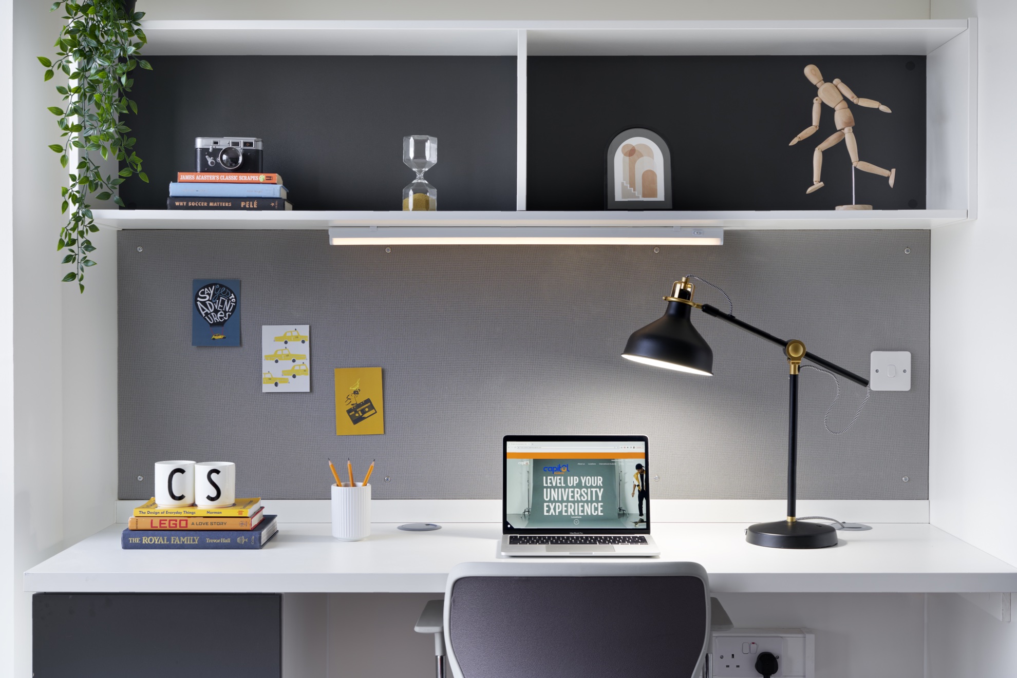 Gorgie Desk Detail