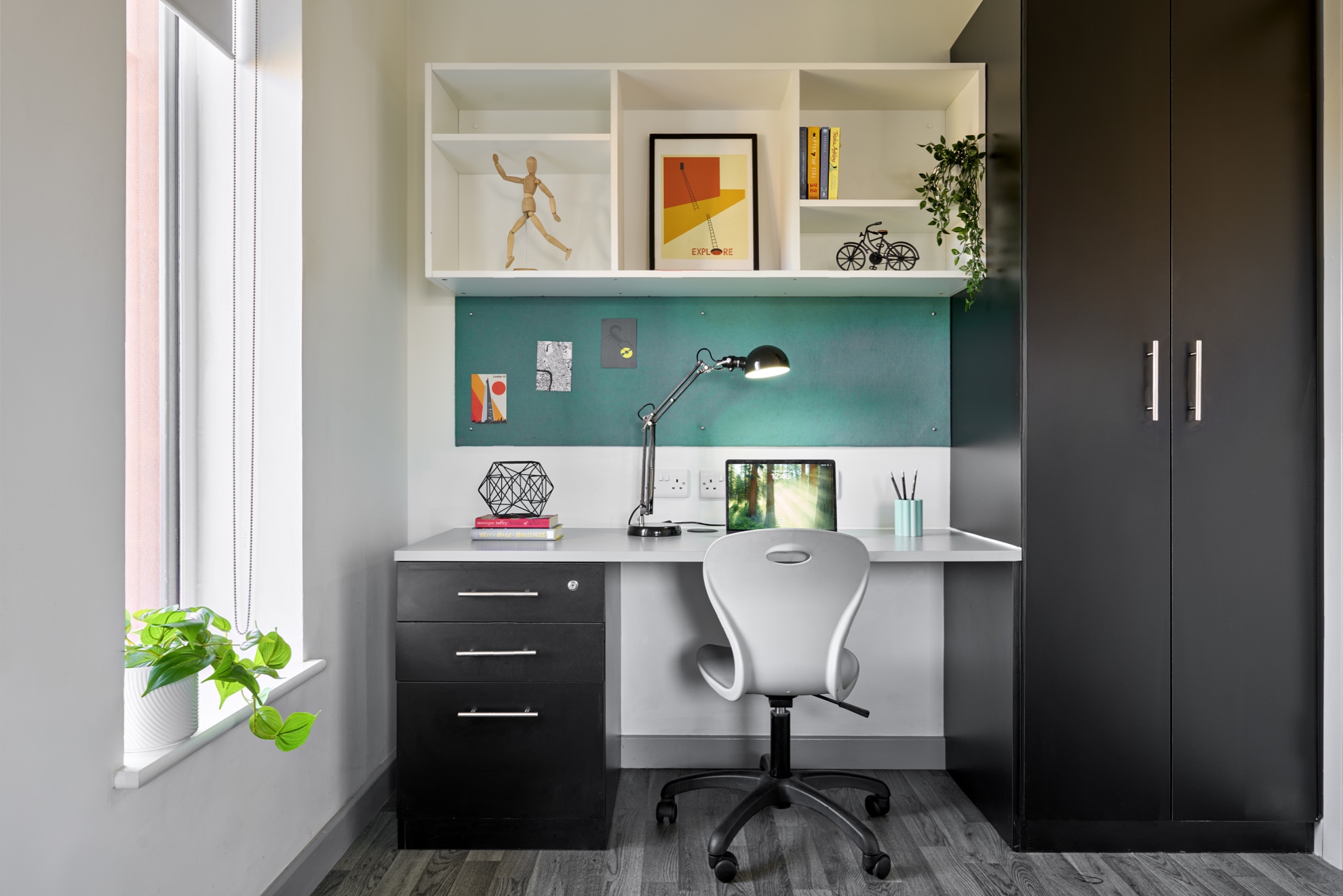 1 Bed Apartment Desk
