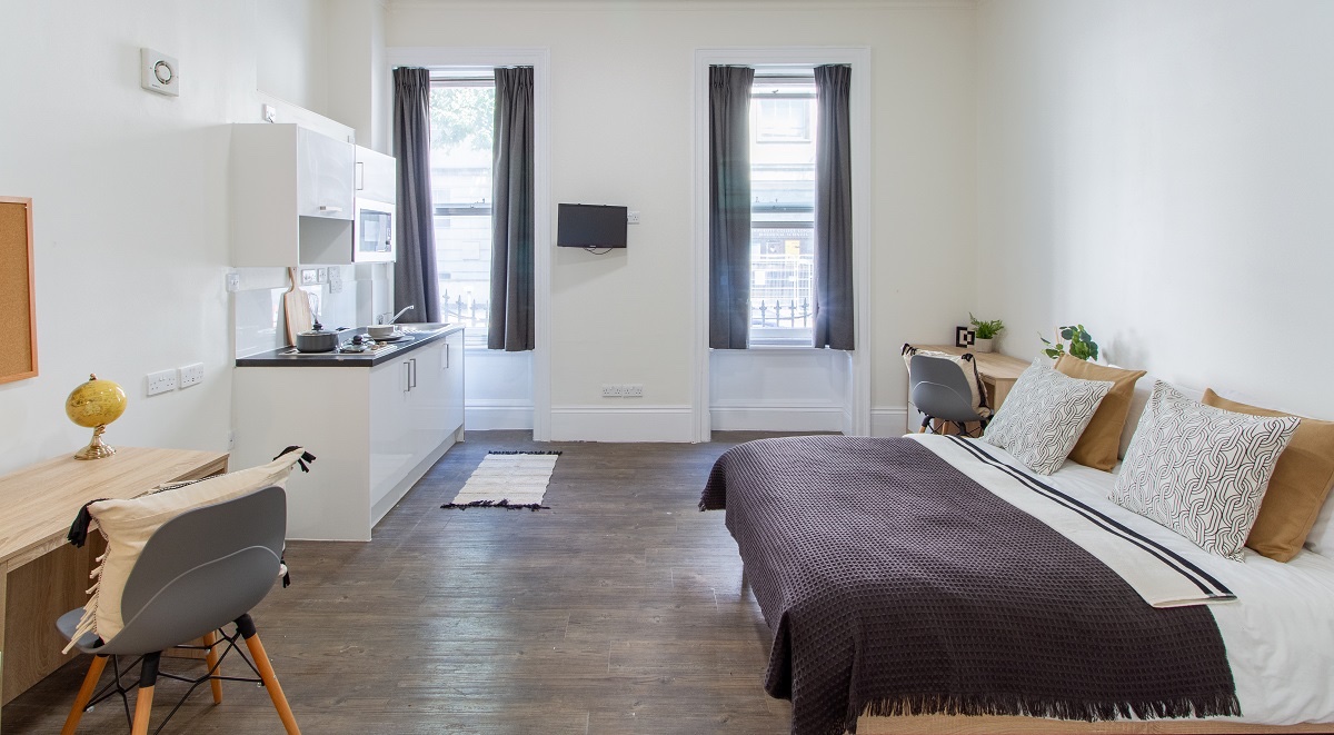 Janet Poole House London Gold Studio Bedroom 3