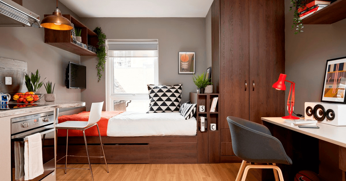 Student Castle Lincoln Banks Studio Bedroom