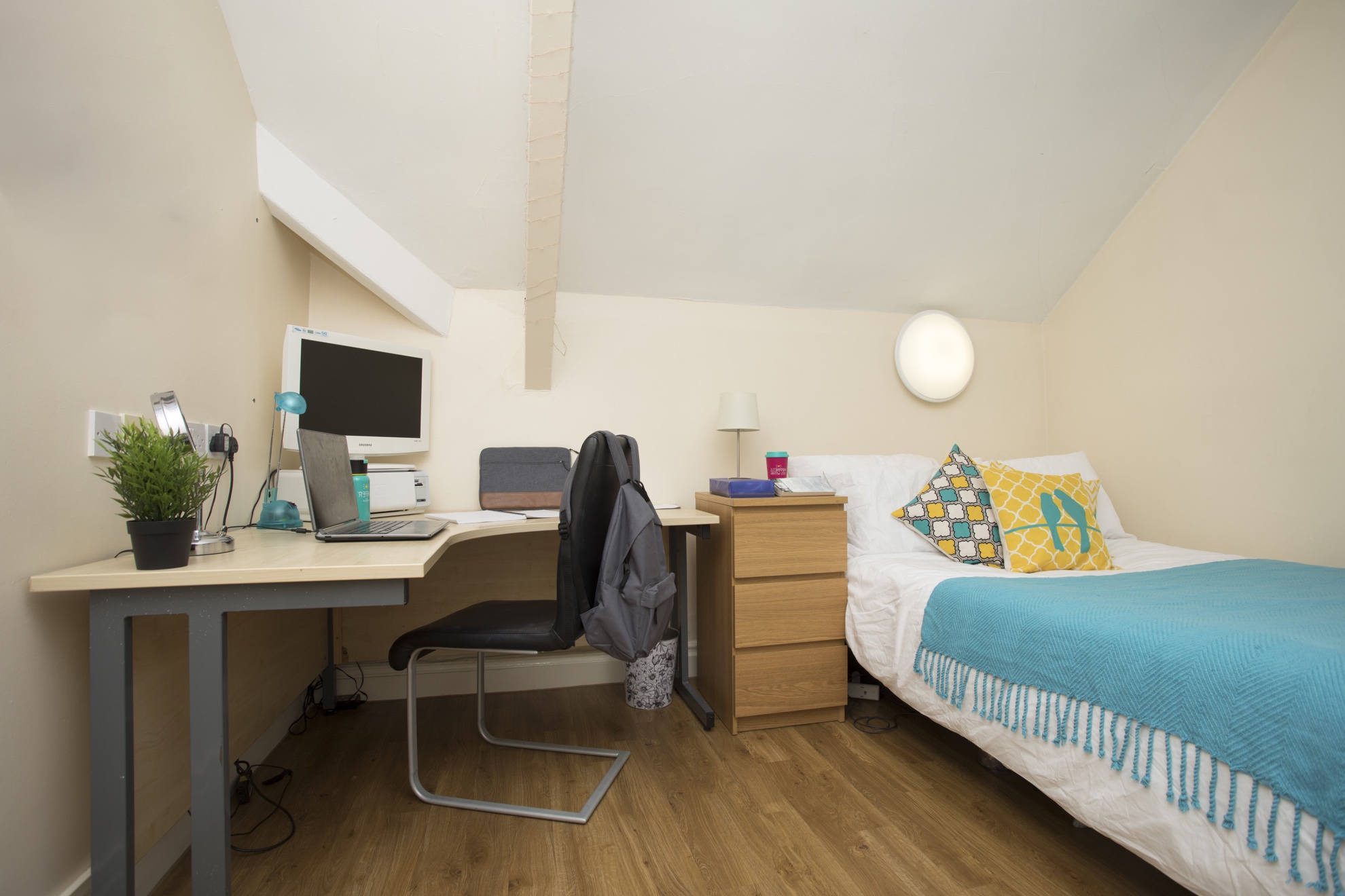 Daisybank Villas Manchester Gold 2 Bed Apartment Bedroom 4