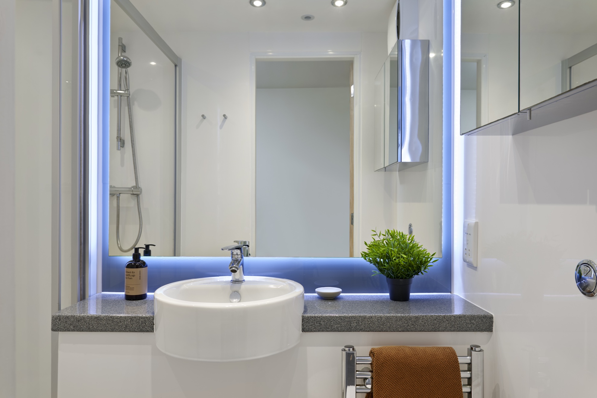 2582 ASA BRIGGS BATHROOM 0050