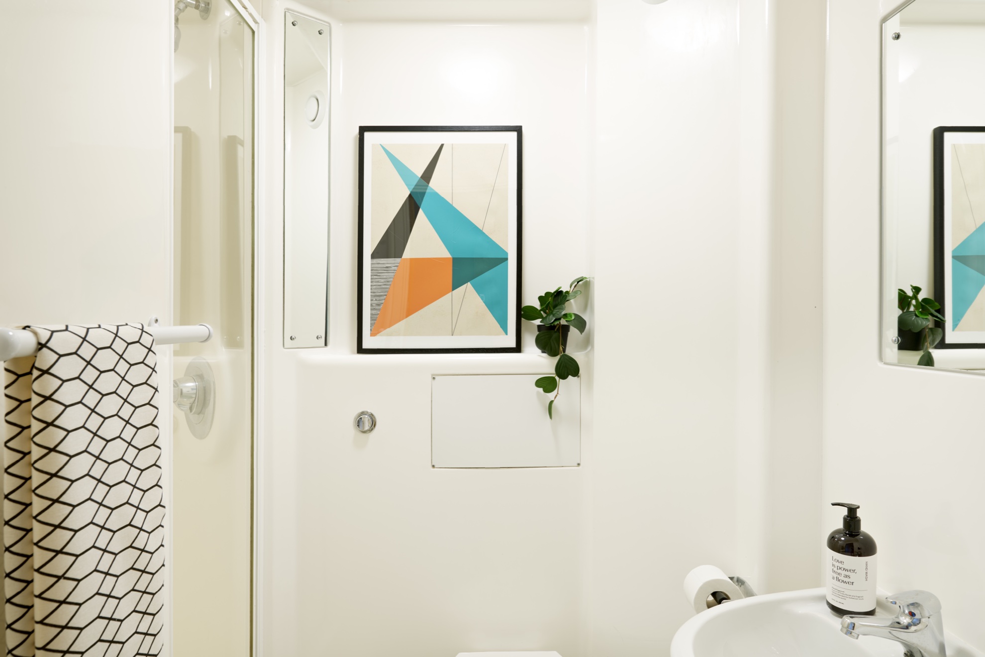 258 DISCO HEIGHTS ENSUITE BATHROOM 0053