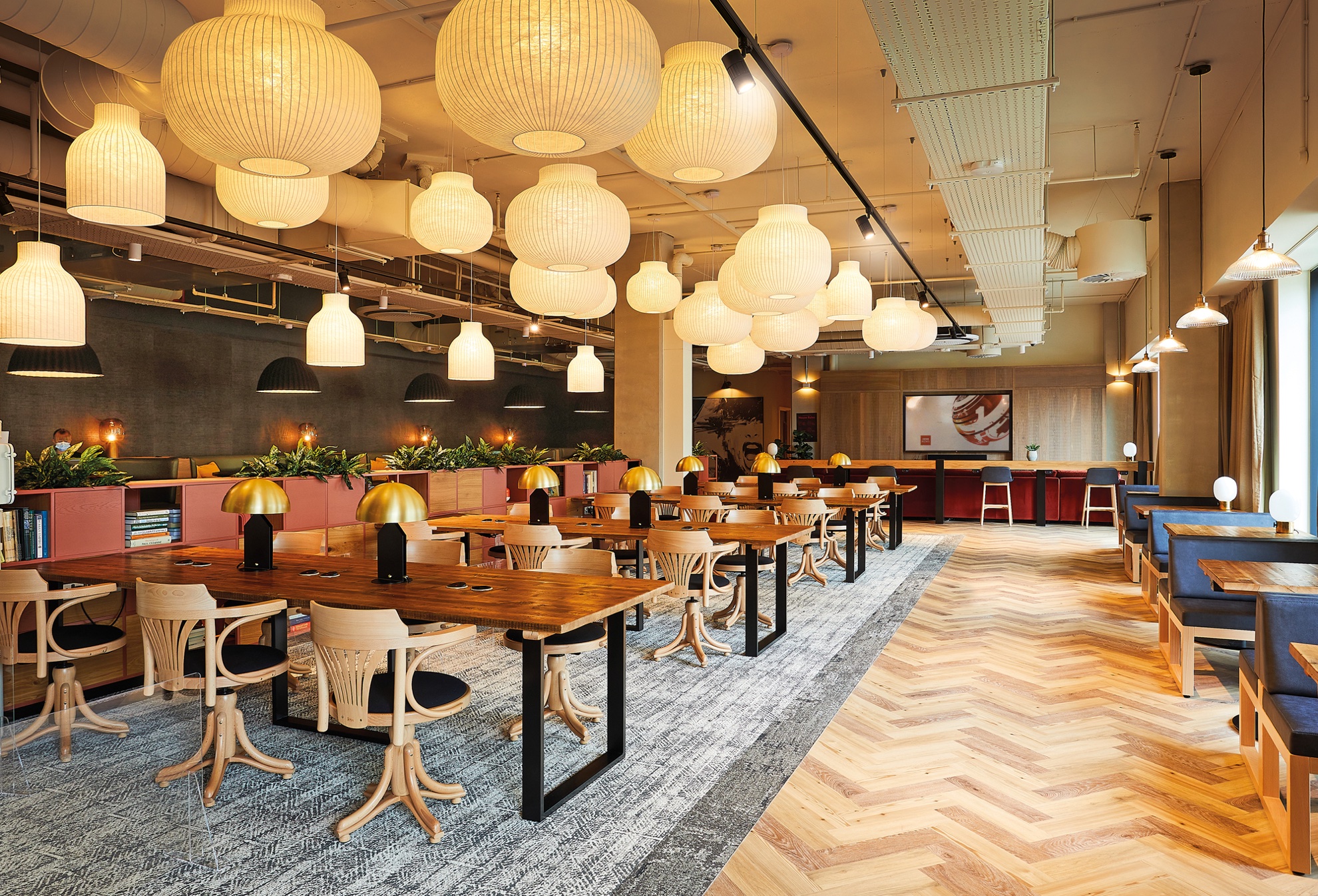 Leeds 2 Hub 01 2000 X 1360