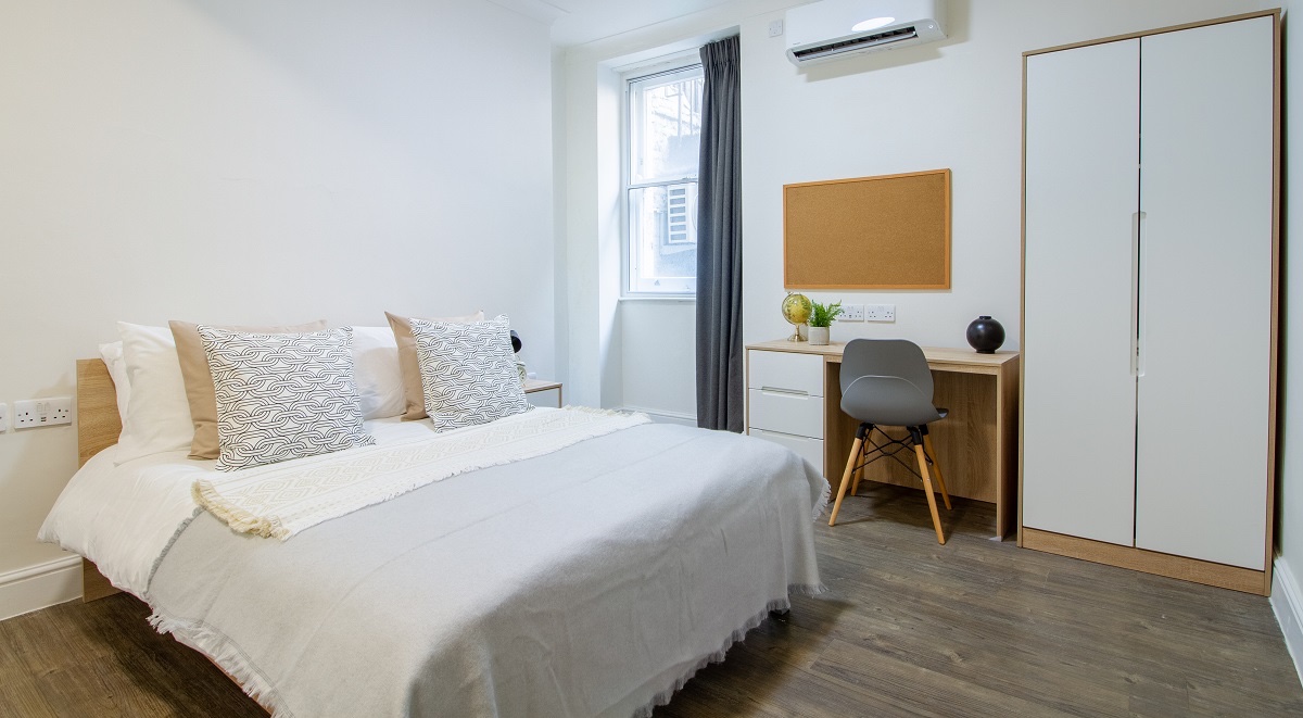 Janet Poole House London Gold Ensuite Room Bedroom