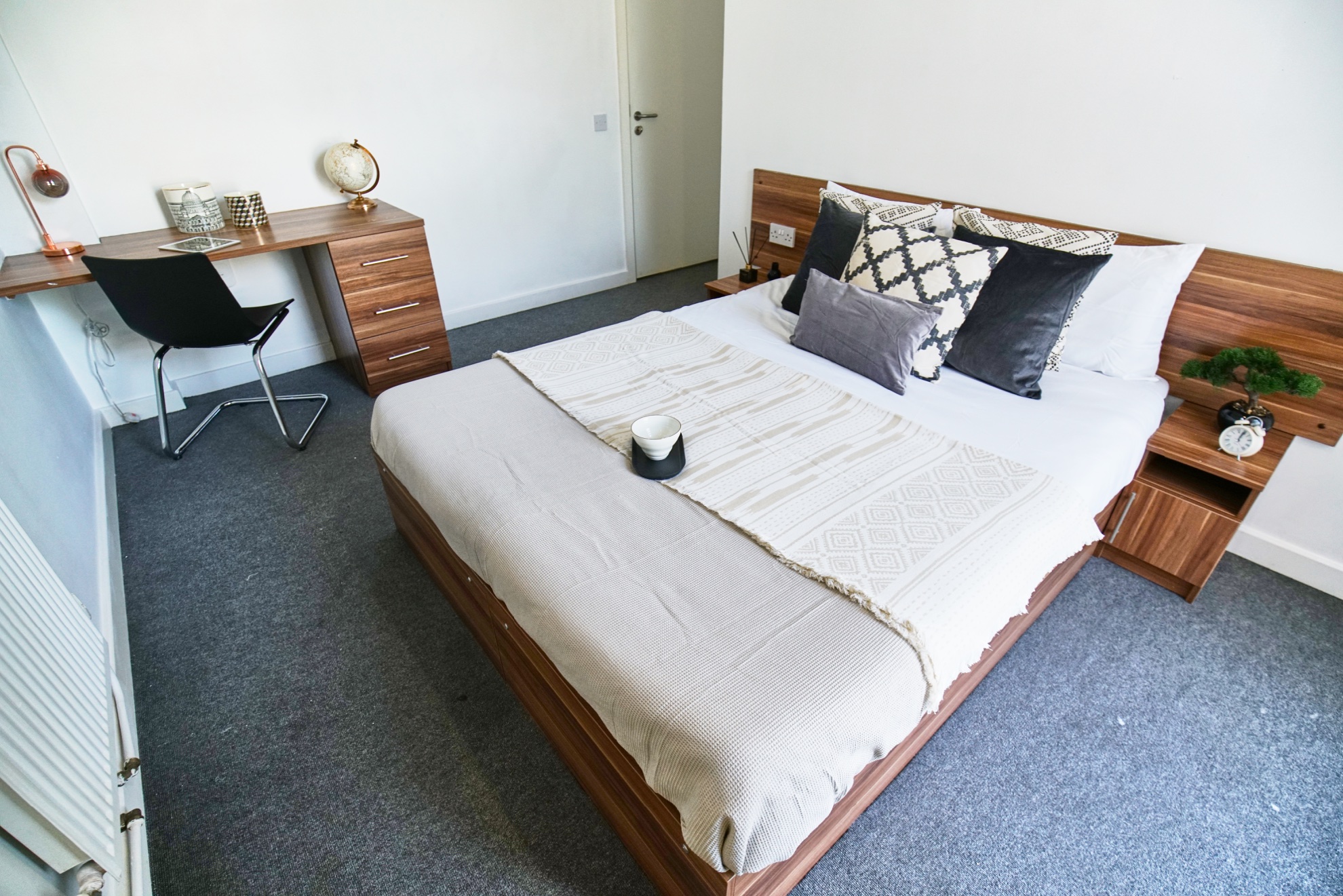 Windsor Court Liverpool 2 Bed Apartment Bedroom