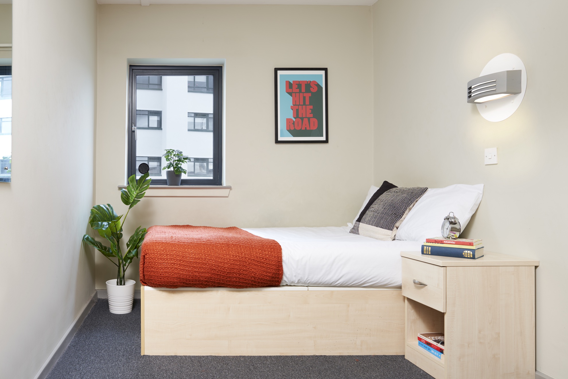 2679 St Thomas 1 Bed Apt With Light 0200