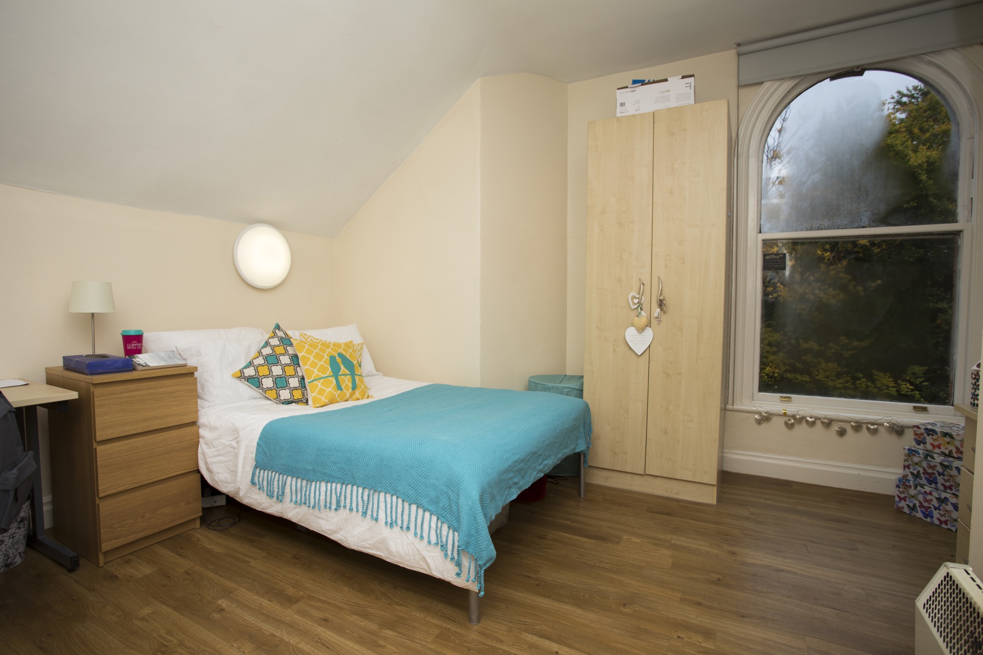 Daisybank Villas Manchester Gold 2 Bed Apartment Bedroom
