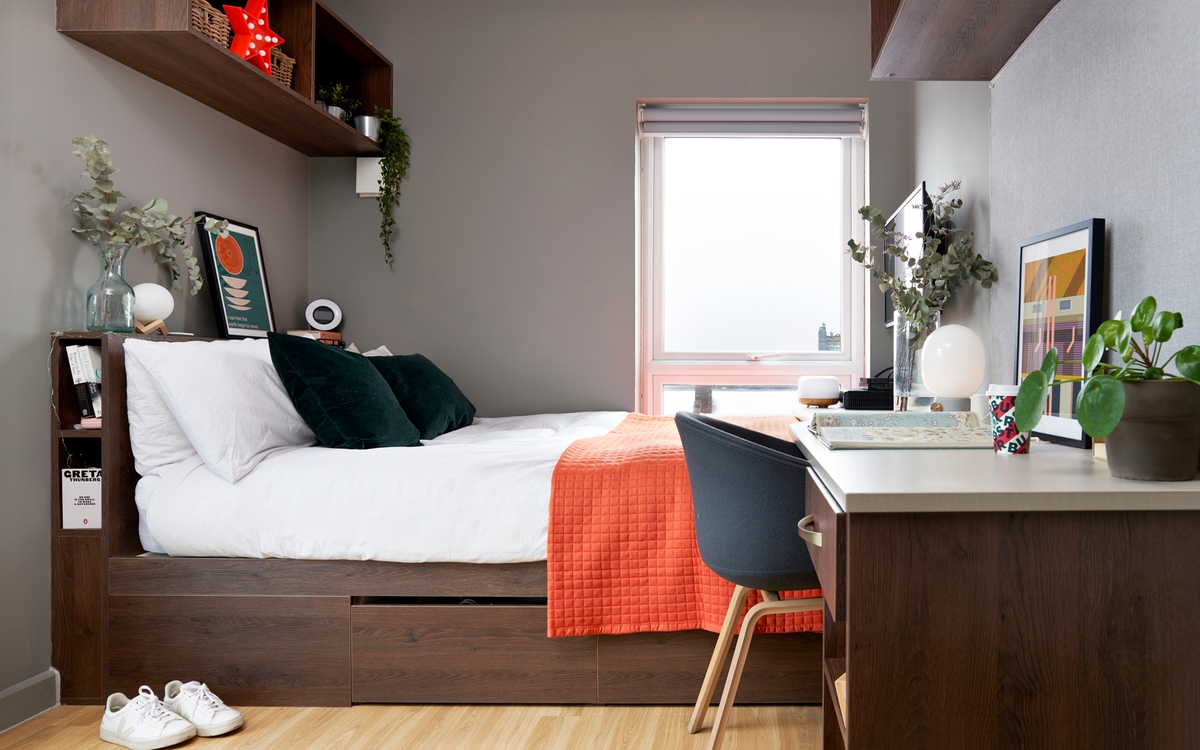 Student Castle Lincoln Hill Ensuite Bedroom