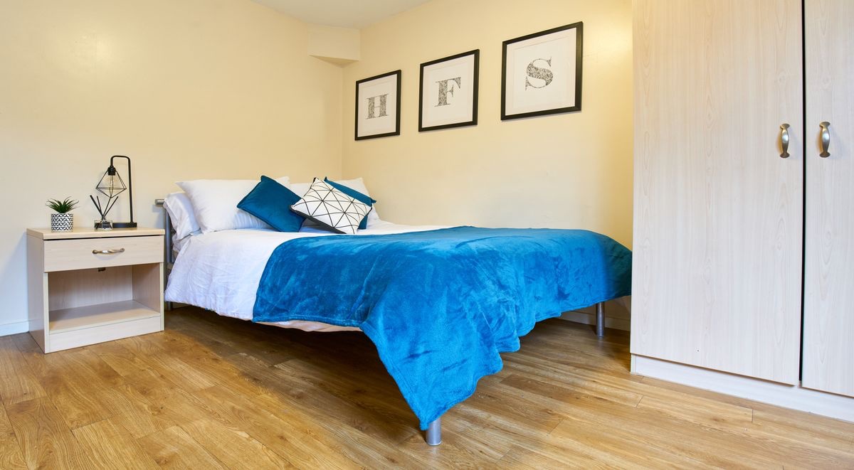 Manchester Court Manchester Gold Ensuite Bedroom
