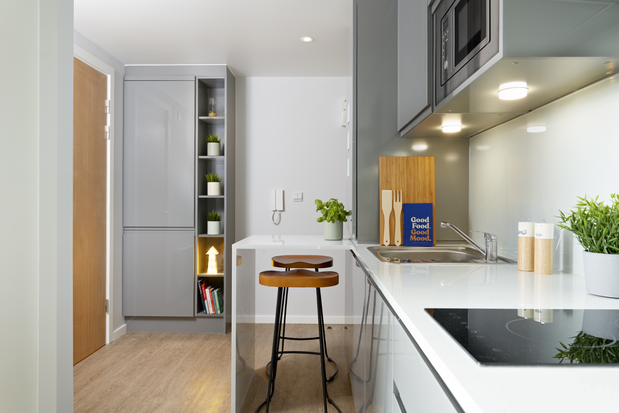 258 ST TERESA DELUXE STUDIO 230 0074