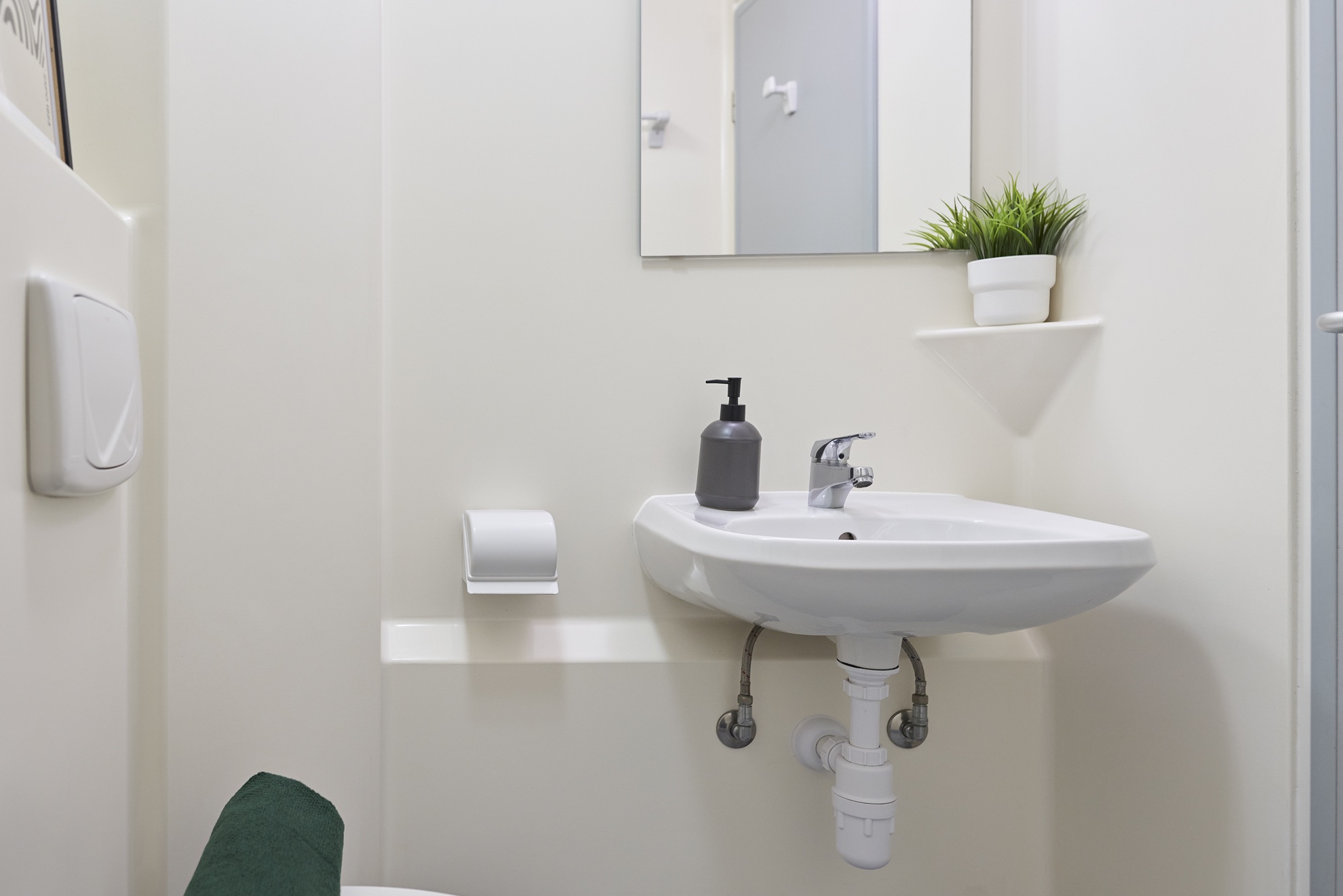 Bernard Myers House Studio Bathroom Alt