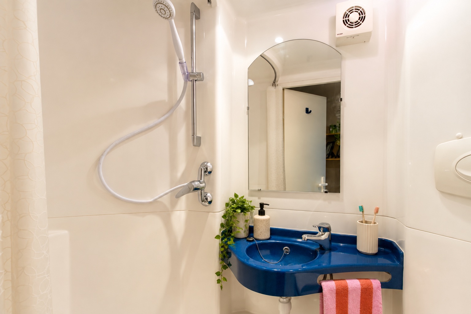 Canalside Birmingham Ensuite Bathroom