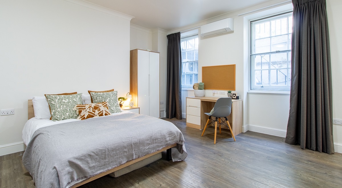 Janet Poole House London Bronze Twin Studio Bedroom