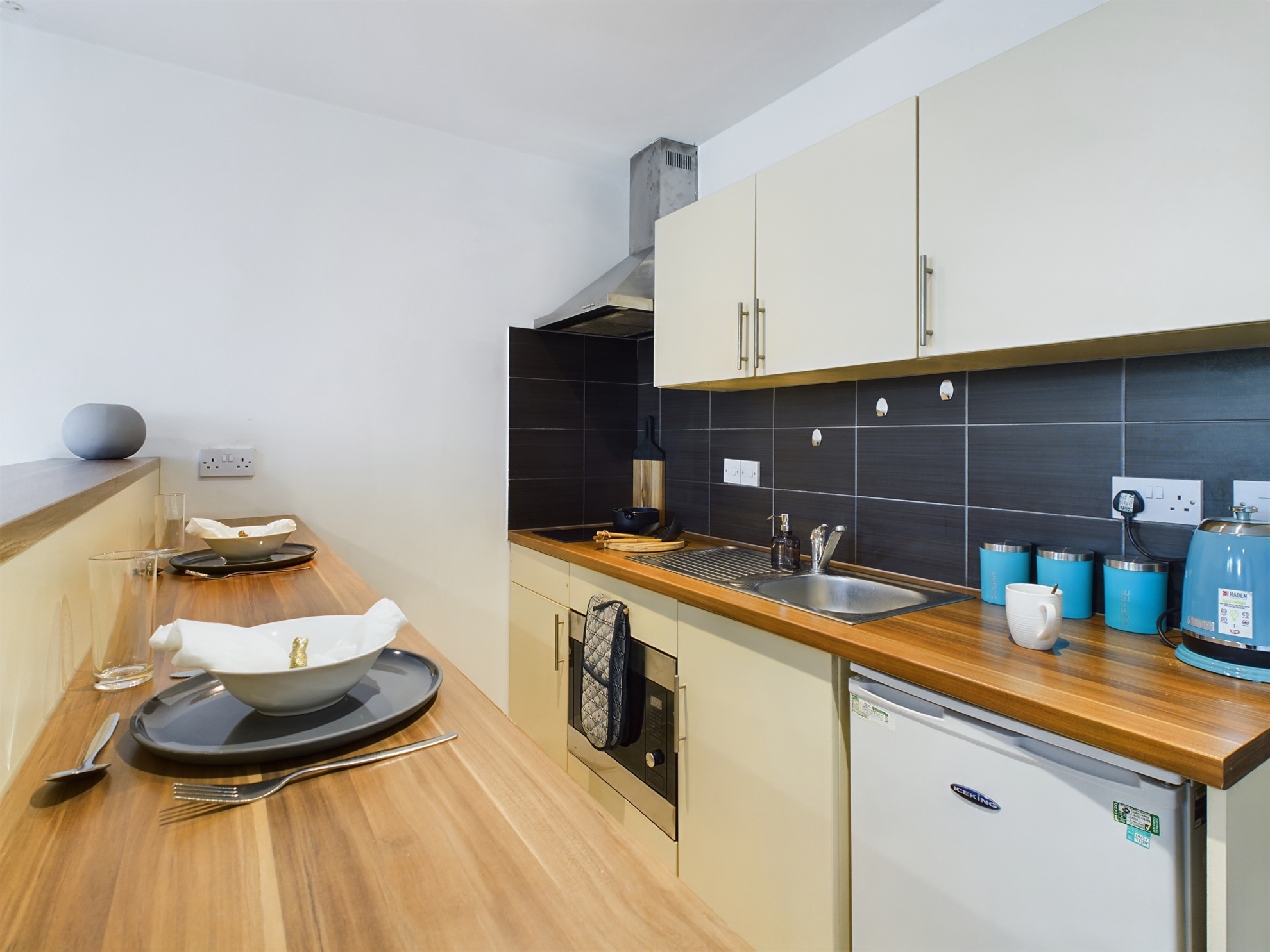 Windsor Court Liverpool Silver Balcony Studio Kitchen