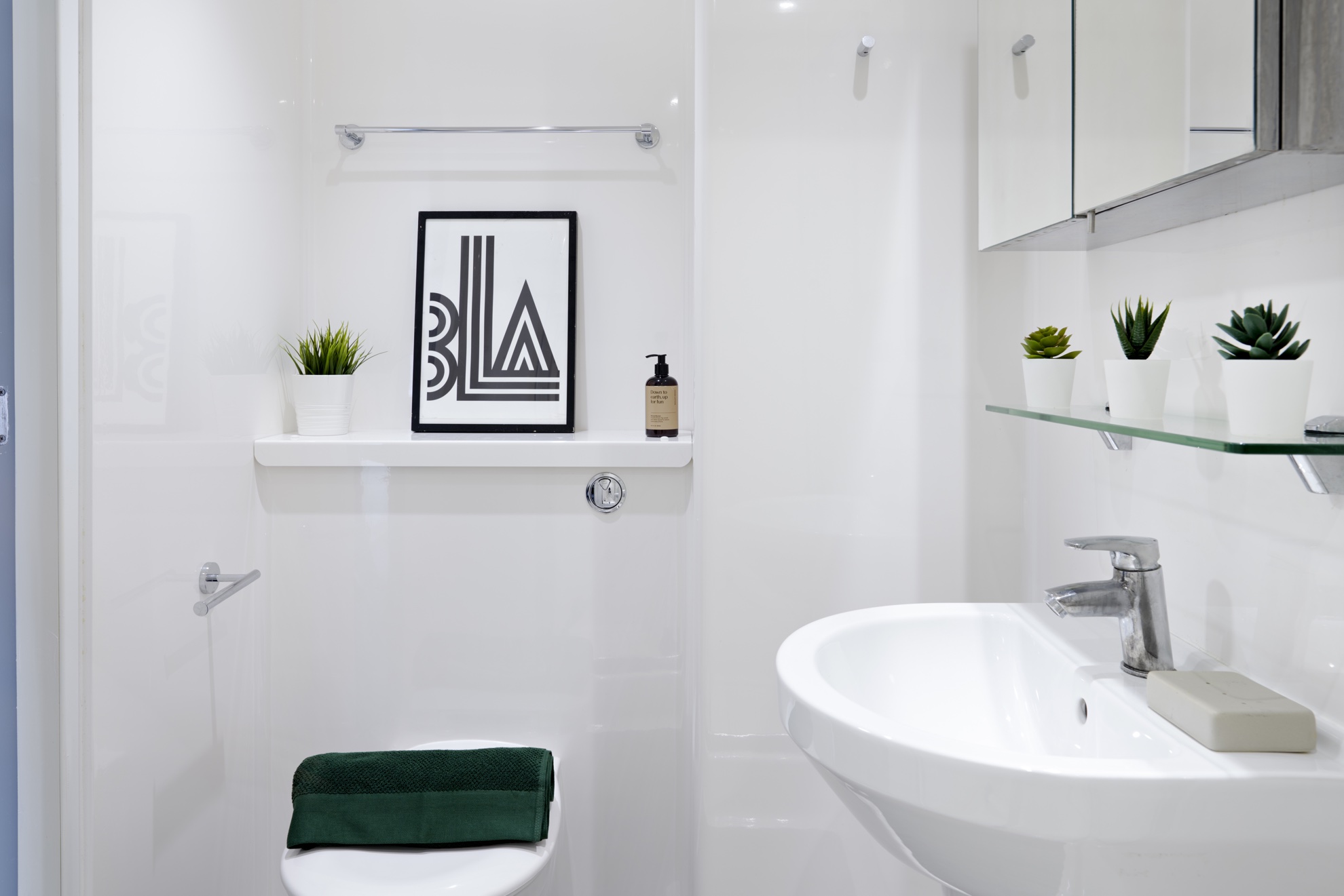 Hampton Square Silver Studio Bathroom