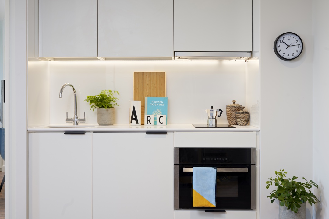 2551 OXFORD STUDIO KITCHEN 0210