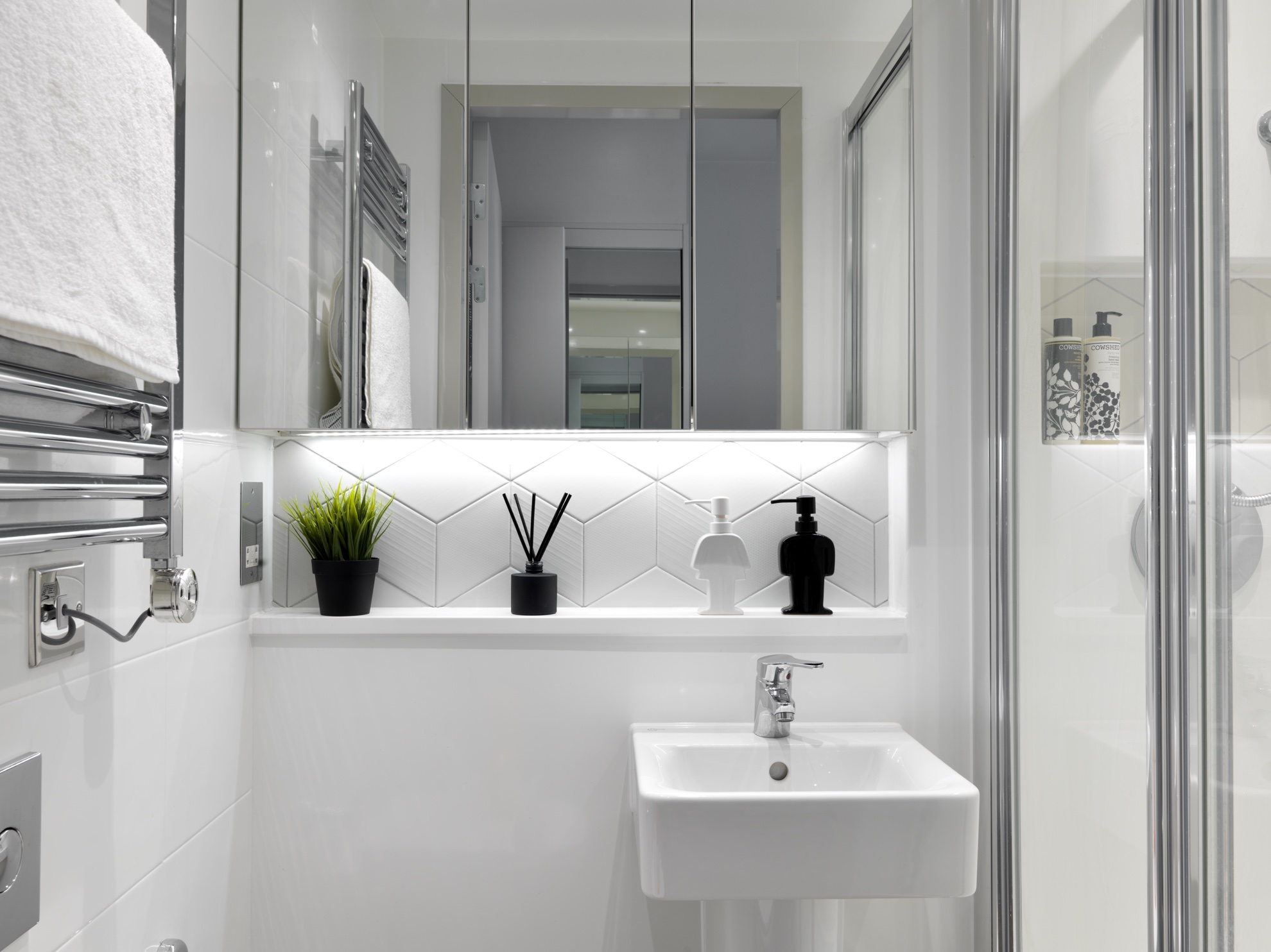 Student Castle Bath Gainsborough Studio Bathroom (1)
