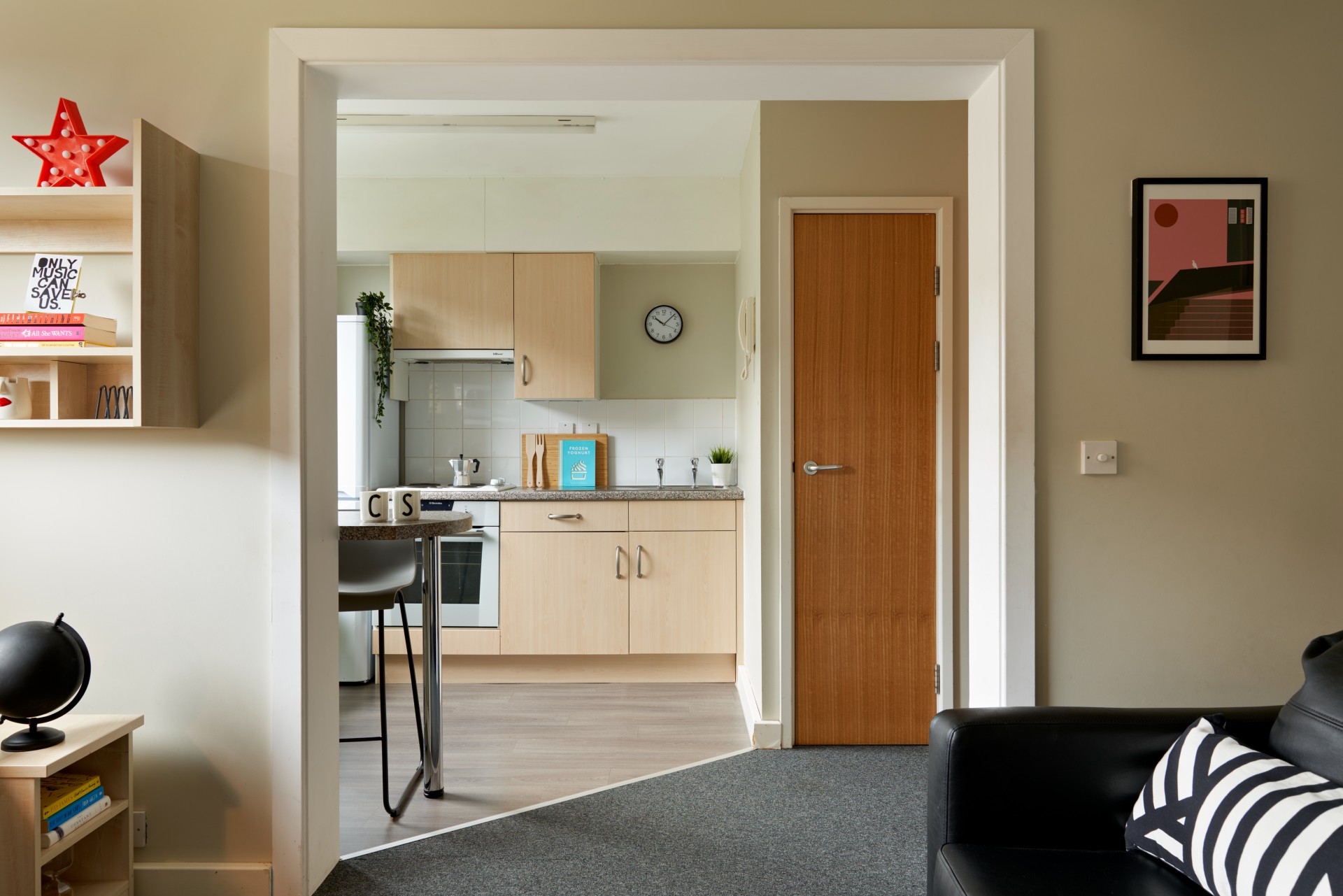 Central Quay Silver Studio Bedroom (1)