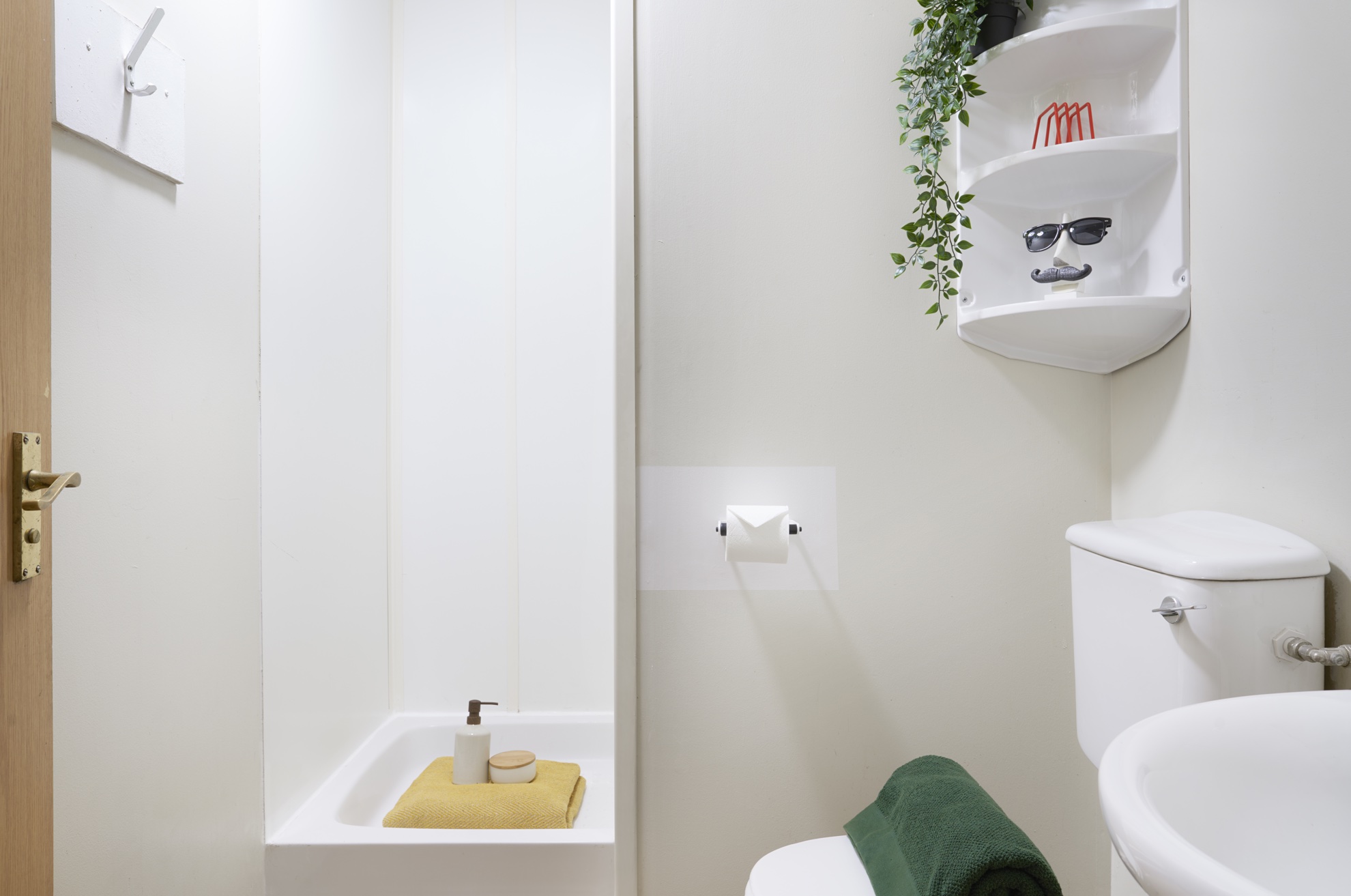 Transom House Silver Non Ensuite Bathroom