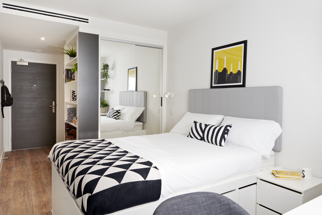 Student Castle Oxford Wilde Ensuite Bedroom