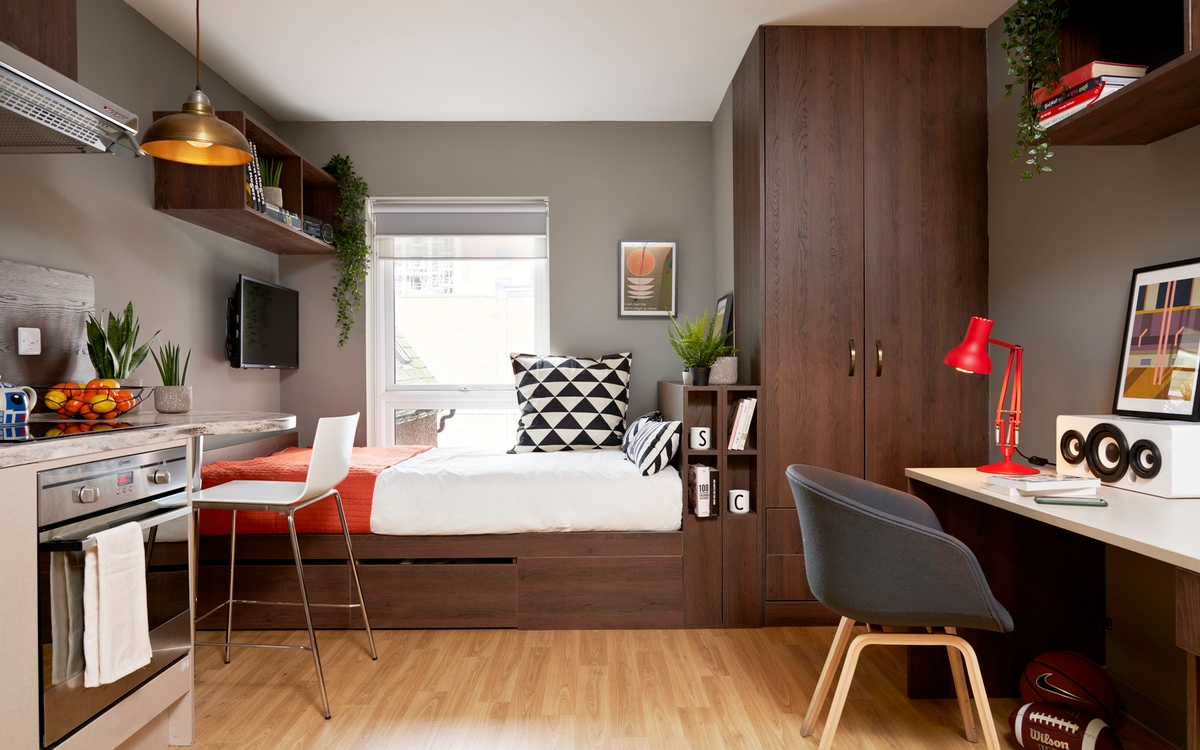Student Castle Lincoln Banks Studio Bedroom 2