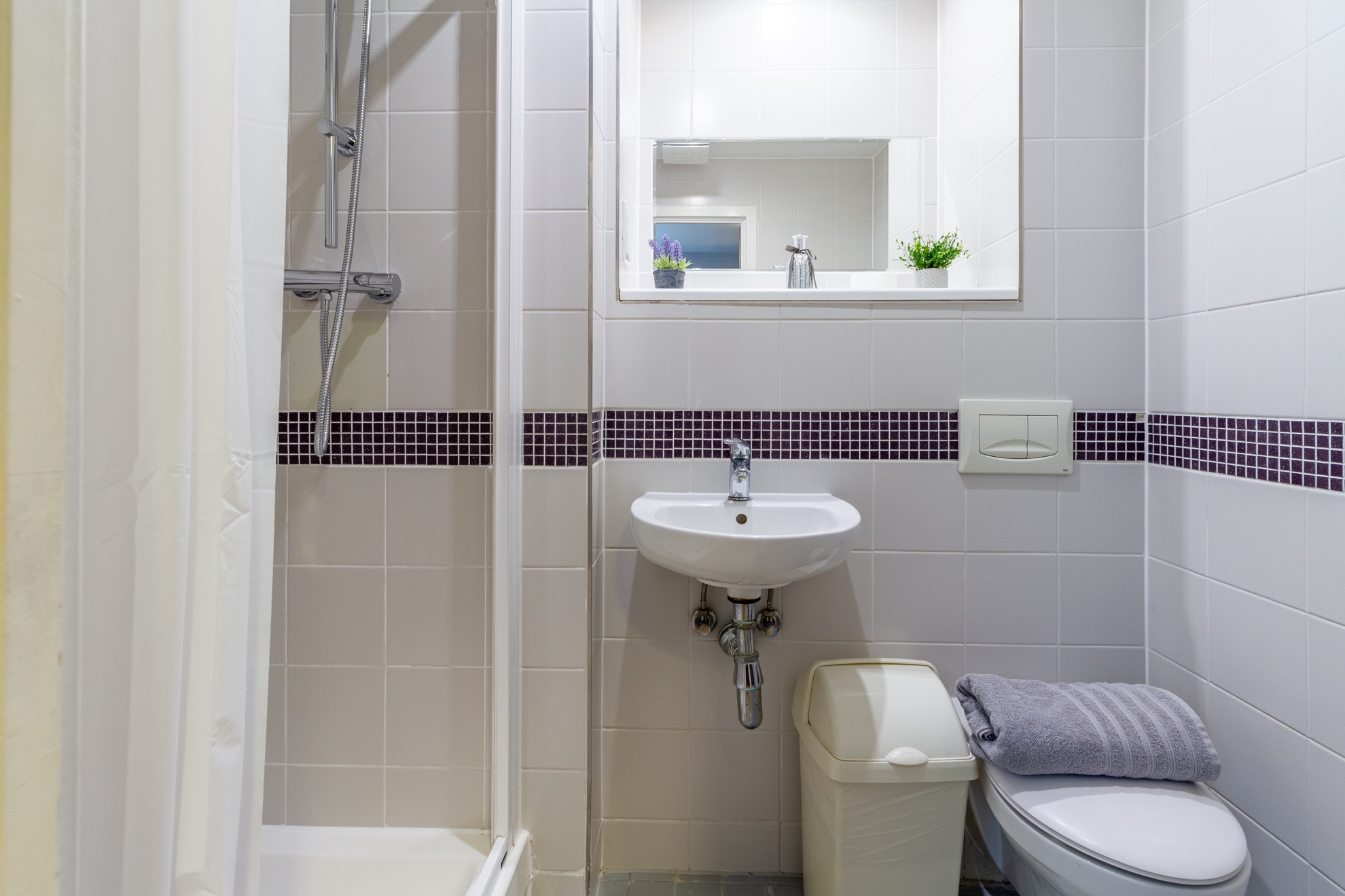 Hawley Crescent London Gold Studio Bathroom