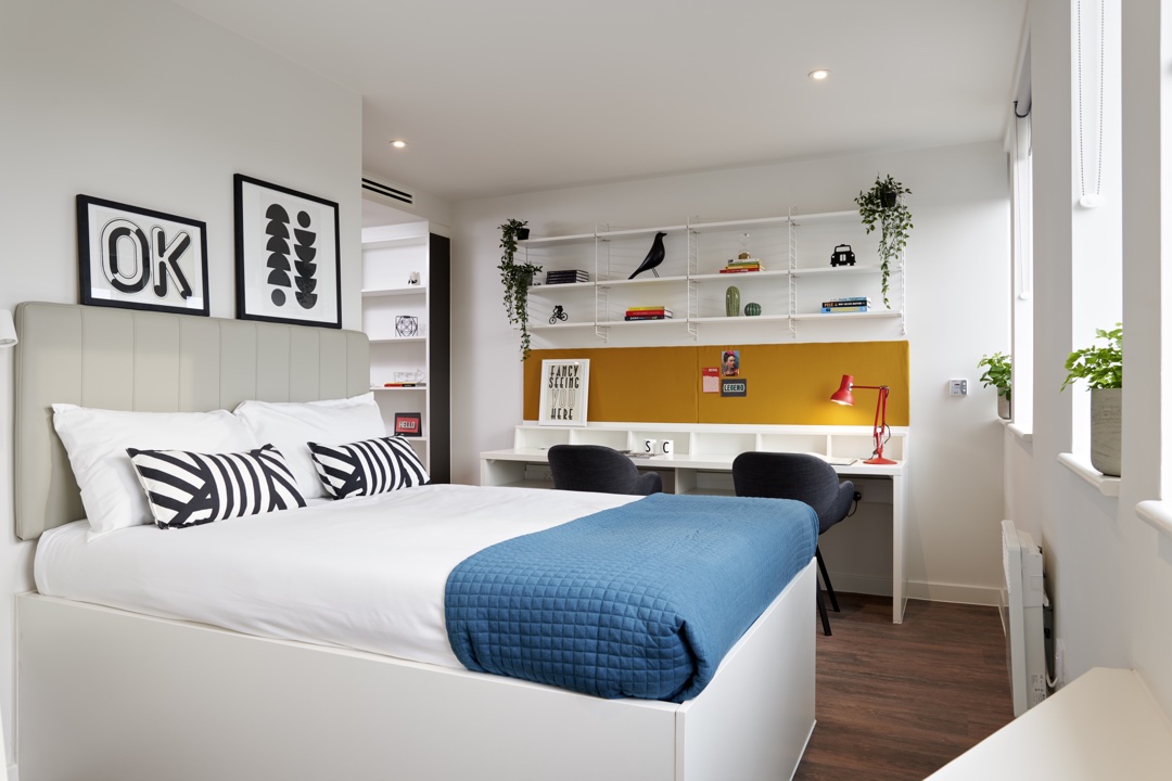 Student Castle Oxford Lewis Ensuite With Ac Bedroom (1)