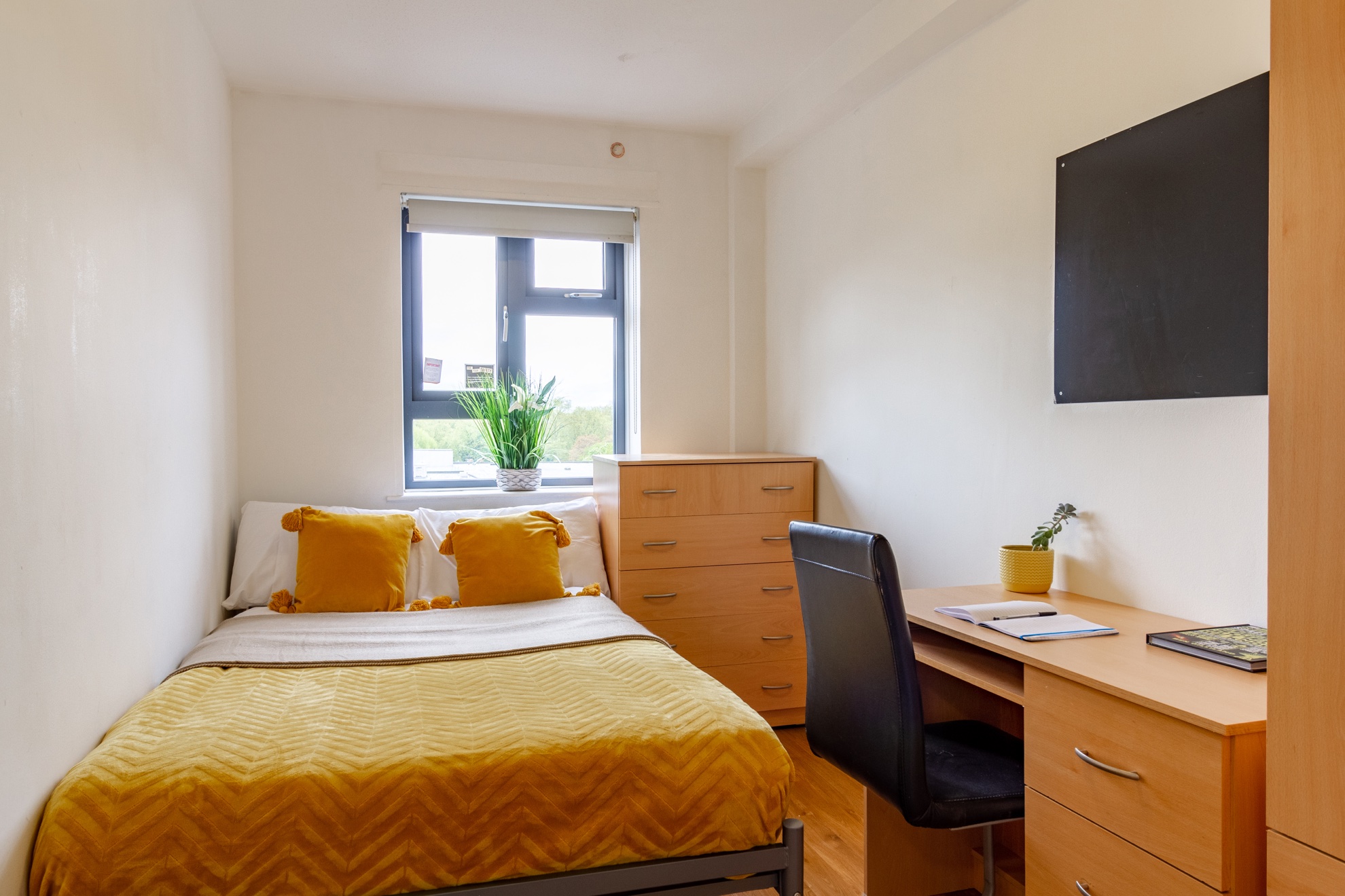 Landale House London Bronze Non Ensuite Room Bedroom 2