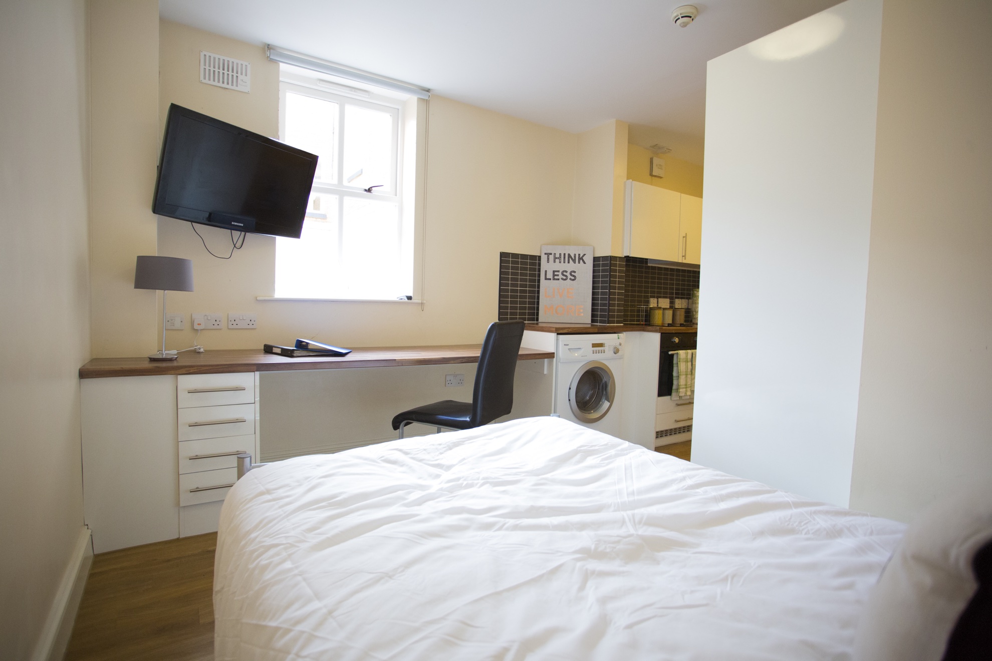 Daisybank Villas Manchester Silver Studio Bedroom