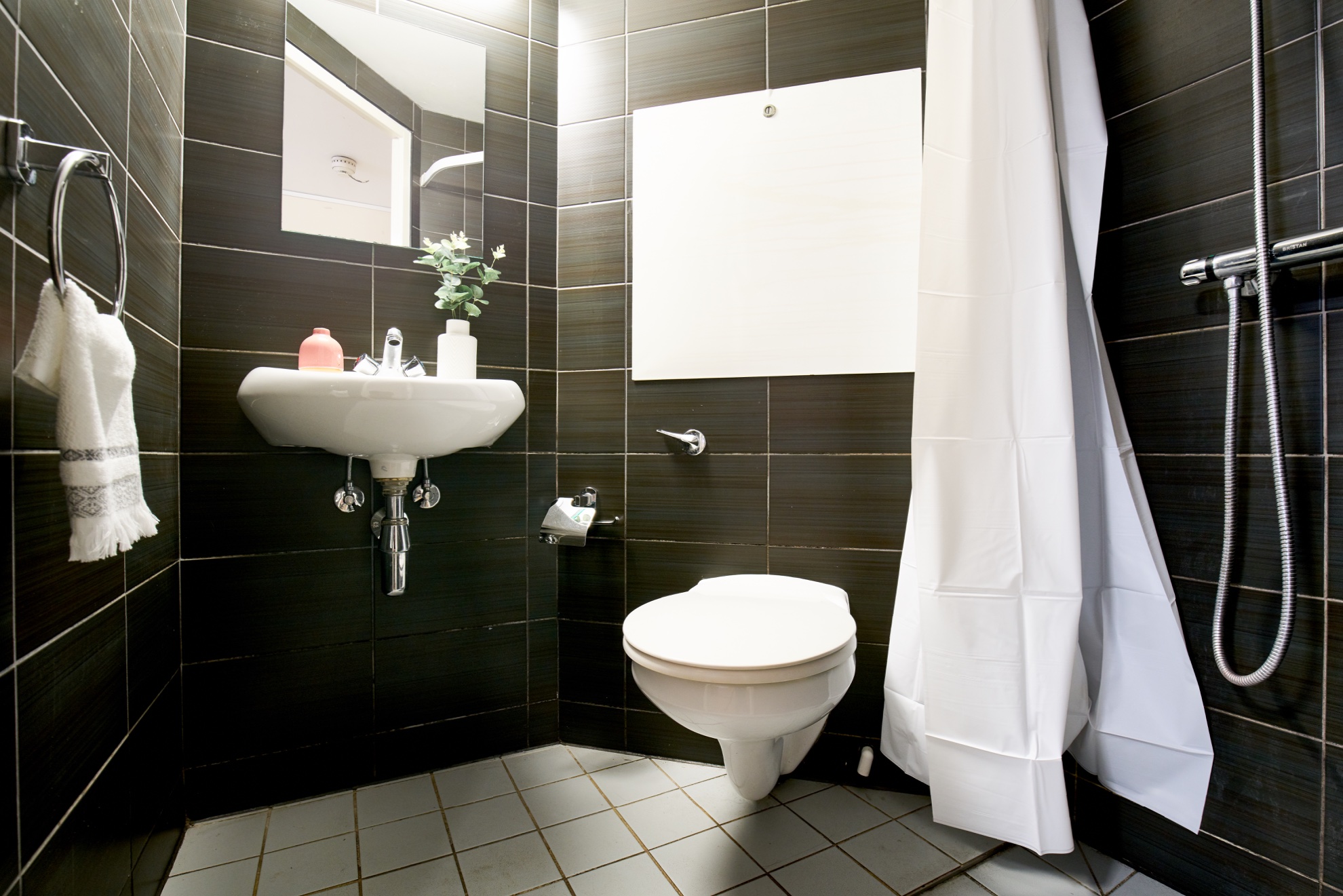 Oxney House And Gardens Manchester Bathroom