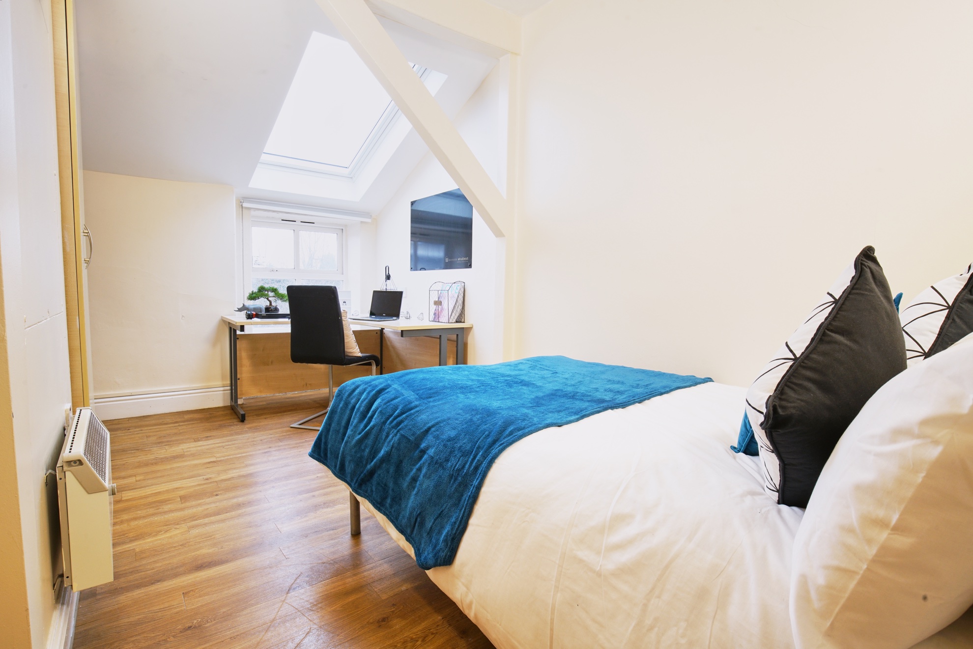 Daisybank Villas Manchester Silver Room Bedroom 2
