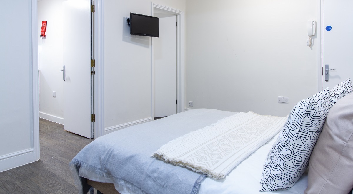 Janet Poole House London Platinum Twin Apartment Bedroom