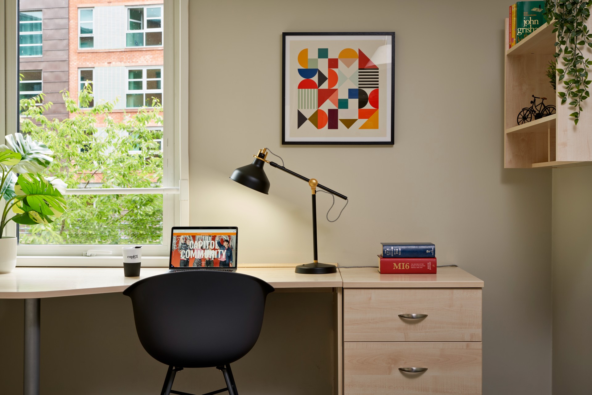Central Quay Silver Ensuite Desk Detail