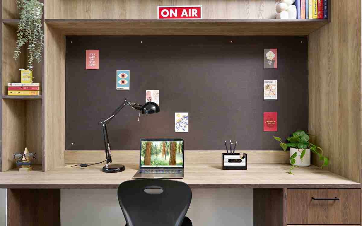 student castle reading silver studio desk