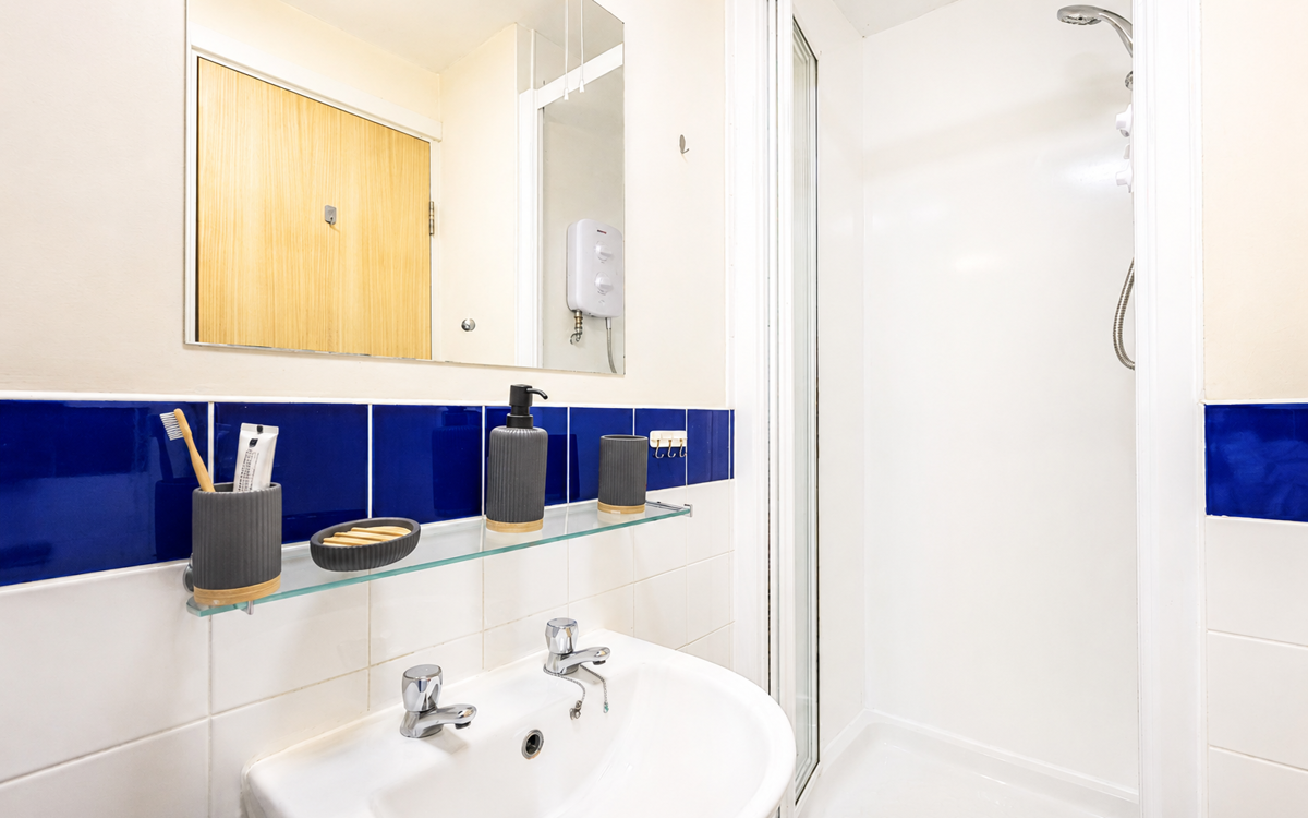  Copper Ensuite Bathroom 